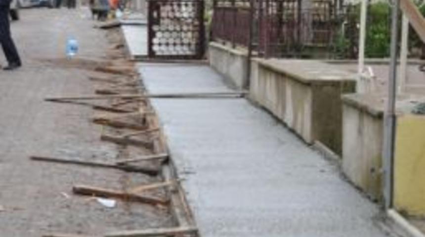 &Ccedil;an&rsquo;da Kaldırım Yenileme &Ccedil;alışmaları Devam Ediyor