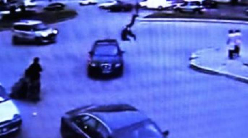 Alkoll&uuml; S&uuml;r&uuml;c&uuml; Yayaya &Ccedil;arpıp Ka&ccedil;tı