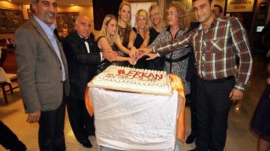 &Ouml;ğretmenlerden Coşkulu Kutlama