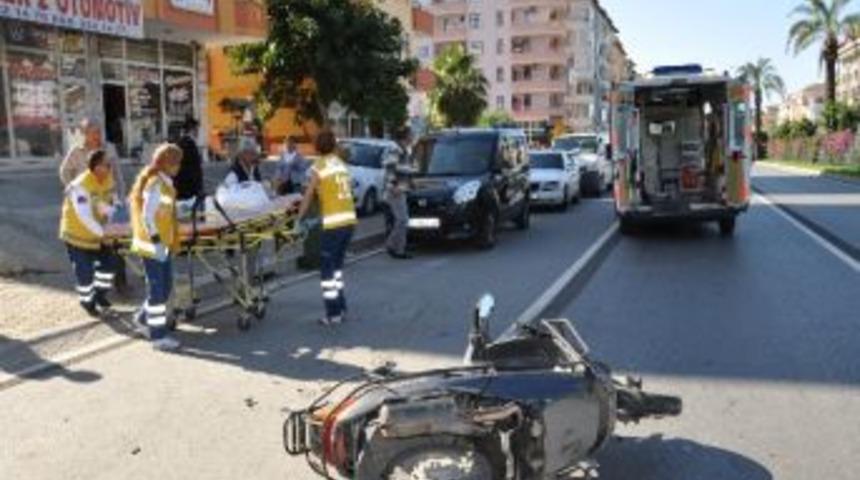 &Uuml;&ccedil; Kazada &Uuml;&ccedil; Kişi Yaralandı