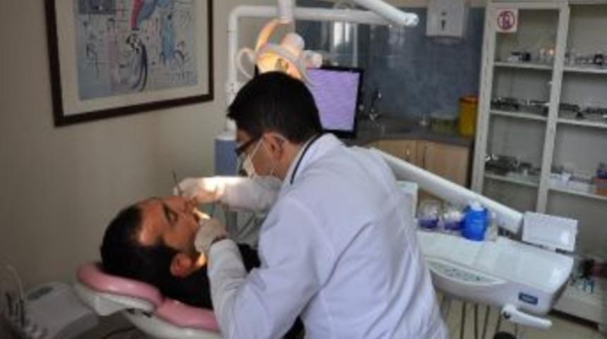 Diş Hekimleri Sorunlarına &Ccedil;&ouml;z&uuml;m Bekliyor