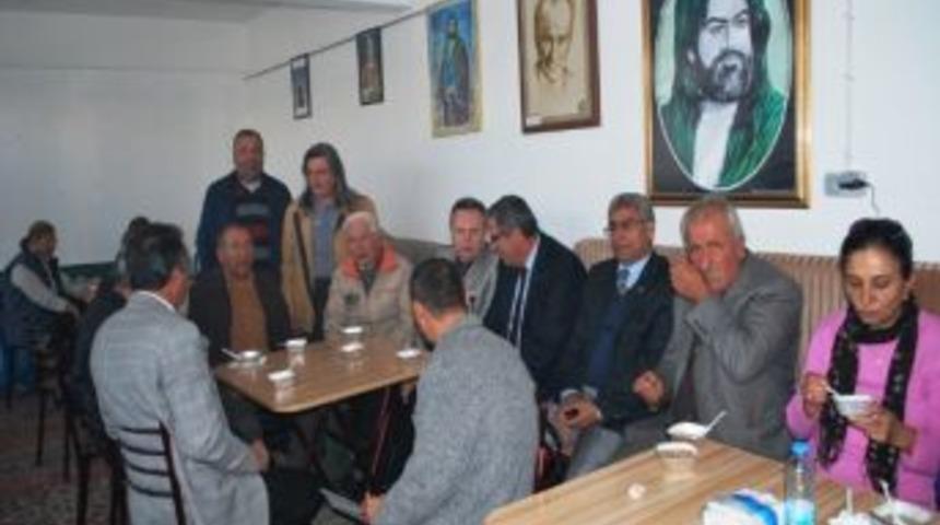 Ayvalık Pir Sultan Derneği Aşure Hayırı D&uuml;zenledi