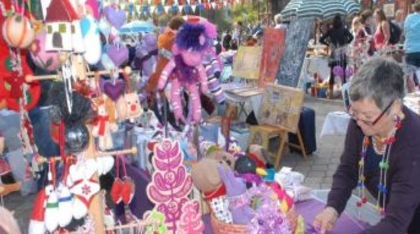 İngiliz Pazarının Geliri &Ouml;ğrencilere Burs Oldu