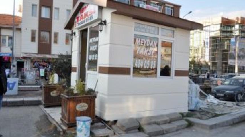 G&ouml;lbaşı'nda Taksi Durağının Dış Cephesi Yenilendi