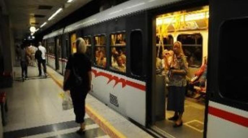 İzmir Metrosu&rsquo;nda Sefer Sıklıkları Arttı