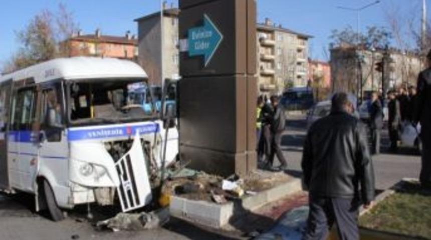 Erzurum&rsquo;da Trafik Kazası: 8 Yaralı