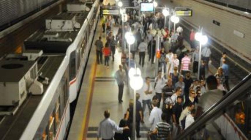 İzmir Metrosu'nda Sefer Sıklıkları Arttırıldı