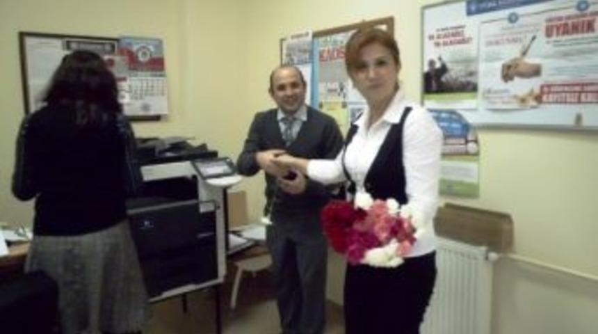 Ayvalık Ak Parti Hasta &Ouml;ğretmenleri Unutmadı