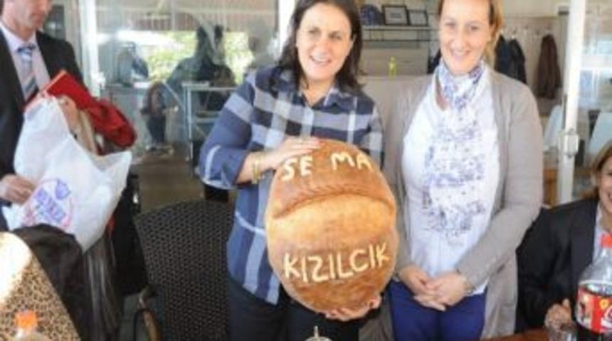 Bayan Kızılcık Atölye Çalışmalarını İnceledi