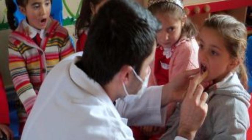 &Ouml;ğrenciler Ağız Ve Diş Sağlığında Bilin&ccedil;lendiriliyor