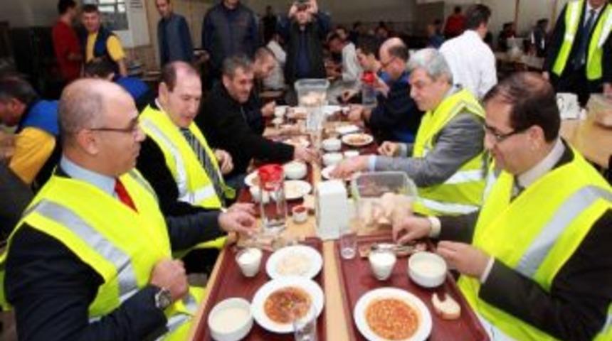 Karaosmanoğlu Lastik Fabrikasını Ziyaret Etti