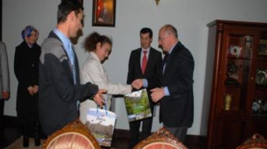 Engelli &Ouml;ğrencilerden Vali &Ouml;z&ccedil;imen&rsquo;e Ziyaret