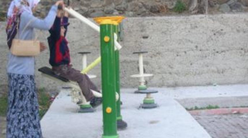 K&uuml;re Belediyesi, &Ccedil;ocuk Ve Dinlenme Parklarına Spor Aleti Yerleştirdi