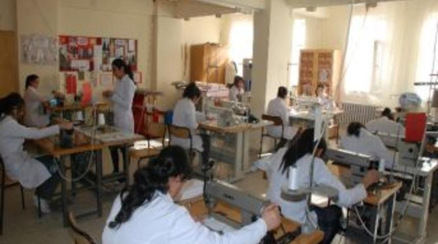 Kırıkkale Kız Meslek Lisesi Fabrika Gibi &Ccedil;alışıyor