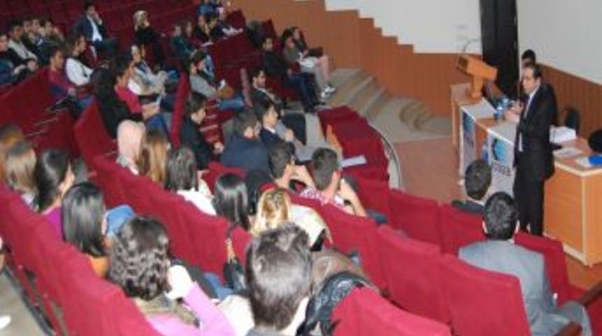 &Uuml;niversiteli Gen&ccedil;lere Girişimcilik Eğitimi Verildi