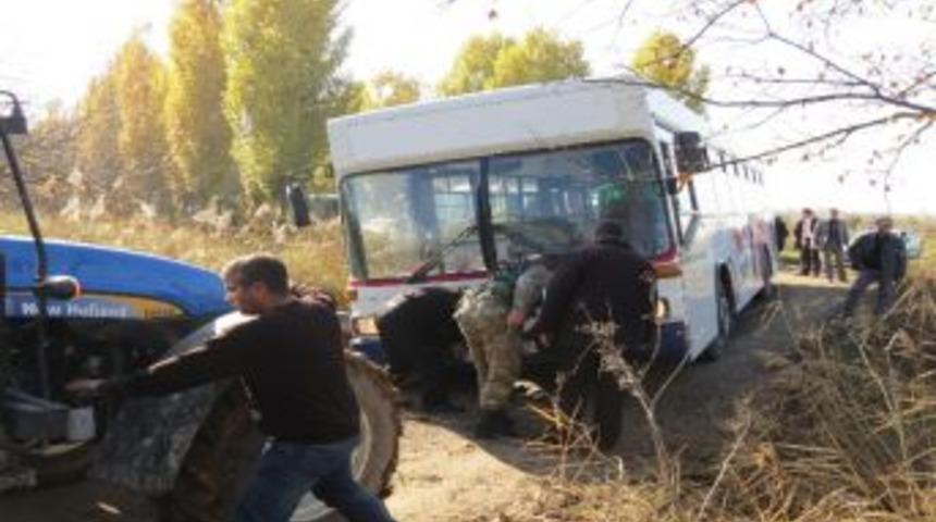 Nato Heyetinin Otob&uuml;s&uuml; &Ccedil;amura Battı