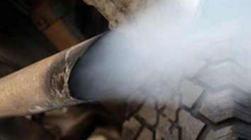 Egzoz gazıyla intihar etti