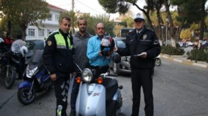 Tire'de Emniyet Kask Dağıttı