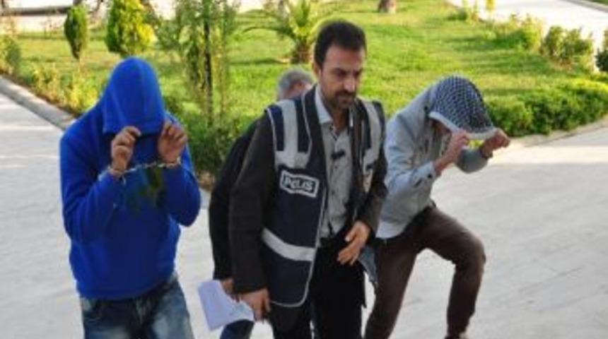 İşyeri Soygunu G&uuml;venlik Kamerasına Yansıdı