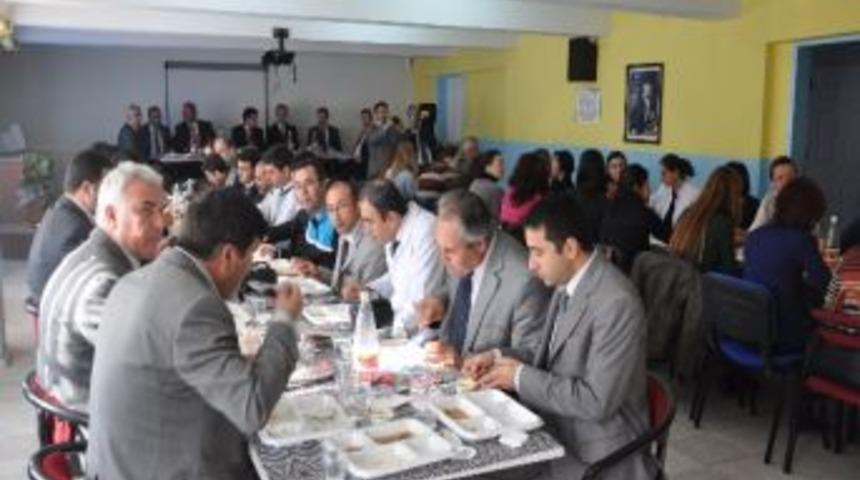 Soma'da Okul Aile Birliği'nden &Ouml;ğretmenler G&uuml;n&uuml; Yemeği