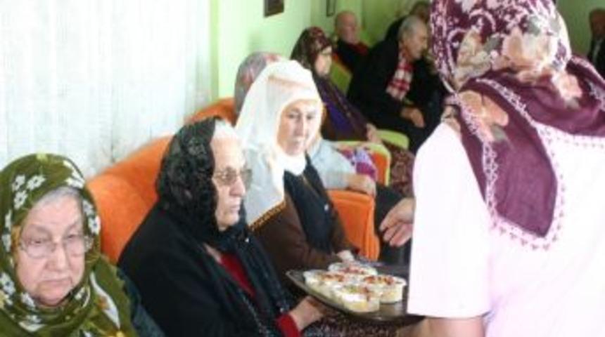 İzmirlioğlu Huzurevi&rsquo;nde Aşure G&uuml;n&uuml;