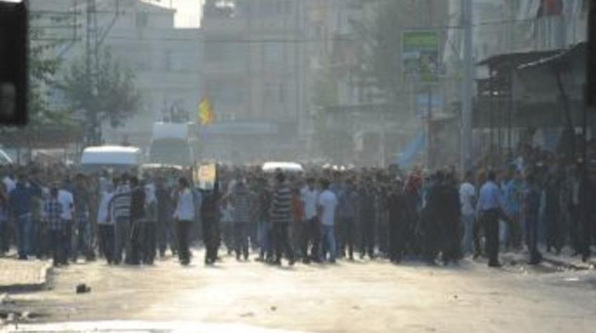 Polise Atmak İstediği Bomba Elinde Patlayınca Parmakları Koptu