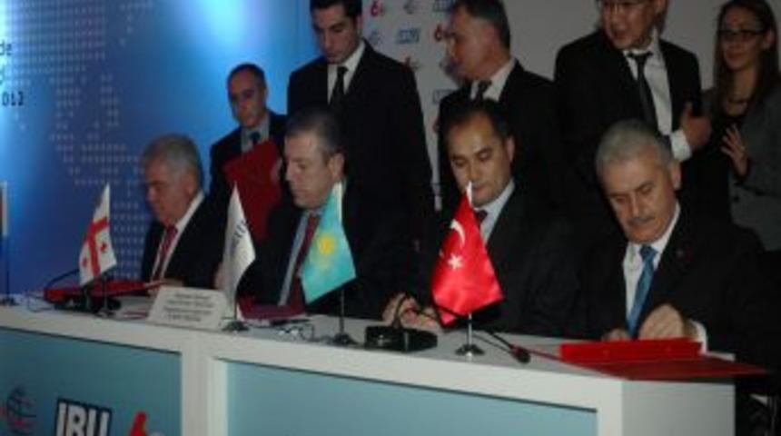 Bakan Yıldırım&rsquo;dan Karadeniz &Uuml;lkelerine Otoyol &Ccedil;ağrısı