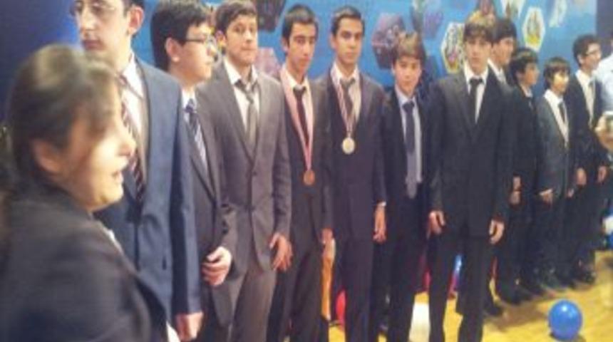 Nil&uuml;fer Fen Lisesi Başarısını T&Uuml;BİTAK Derecesi Ile Ta&ccedil;landırdı