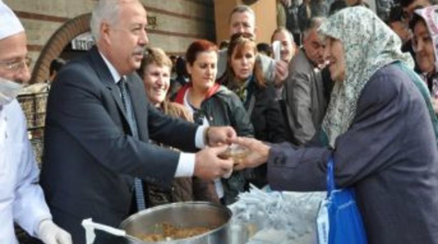 Zonguldak Belediyesi 5 Bin Adet Aşure Dağıttı