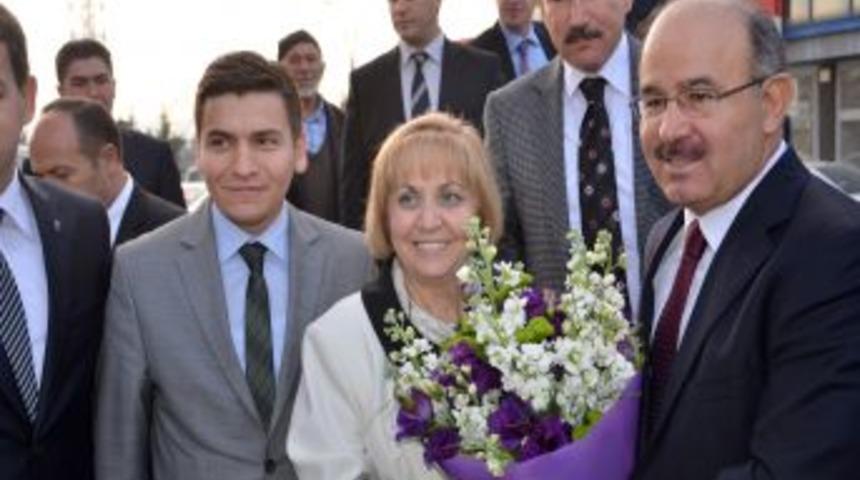 &Ccedil;elik: Avrupa Birliği Bizim I&ccedil;in Hedeftir, Almazlarsa Paşa G&ouml;n&uuml;lleri Bilir