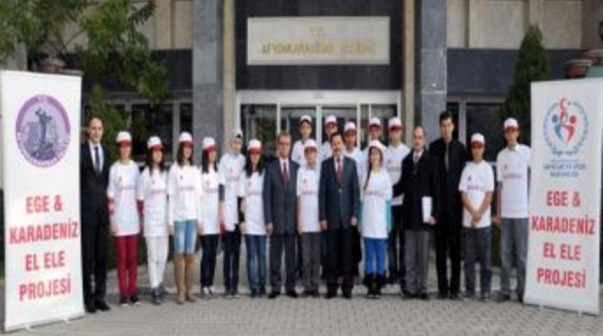 Vali Balkanlıoğlu &Ouml;ğrencileri Kabul Etti