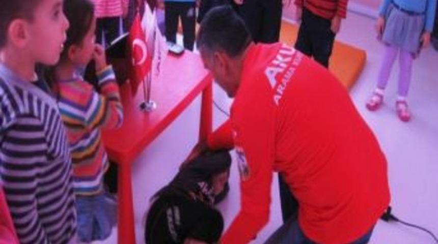 Akut Marmaris Ekibinden Minik &Ouml;ğrencilere Deprem Eğitimi