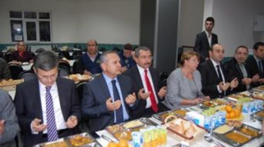 Saniad canlar ile buluştu