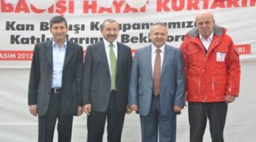 Yenidoğan’da kan bağışı ilgi gördü