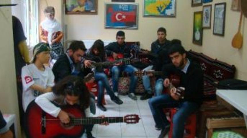 &Uuml;cretsiz Kurslar Devam Ediyor