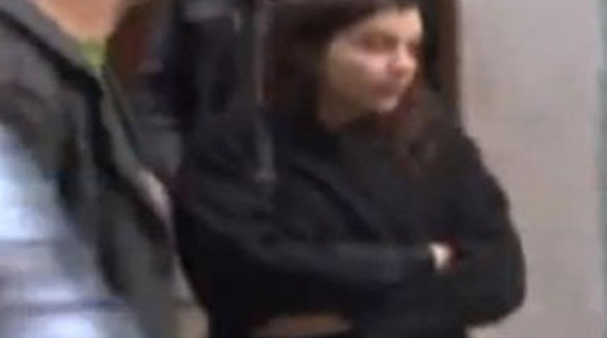 Doğurduğu bebeği havluya sarıp camdan attı