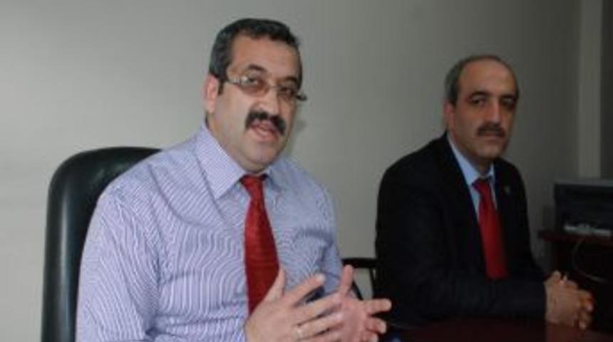 Eğitim-bir-sen, Kıyafet Y&ouml;netmeliğini Yeterli Bulmadı