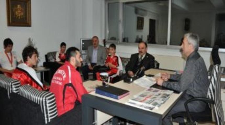 Kıckboks&ccedil;ulardan Belediyeye Ziyaret