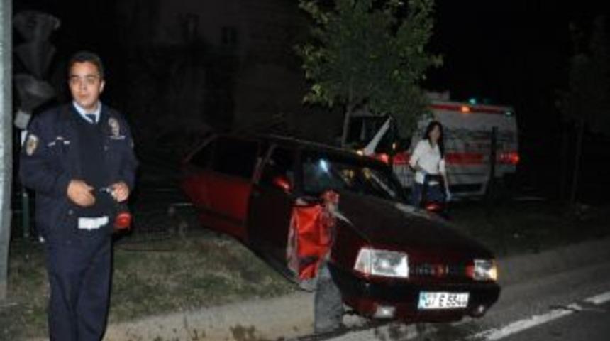 Alanya'da Ehliyetsiz S&uuml;r&uuml;c&uuml; Kaza Yaptı