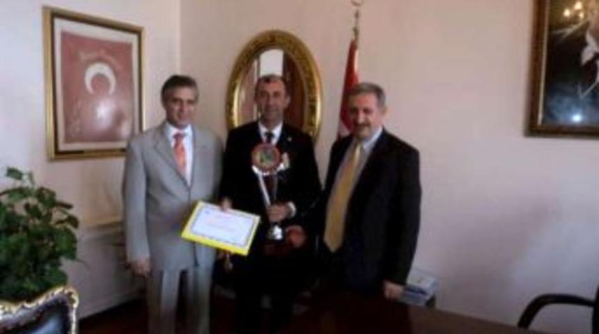 Balkan Şampiyonu Tatar&rsquo;dan Kaymakam Nalbant&rsquo;a Ziyaret