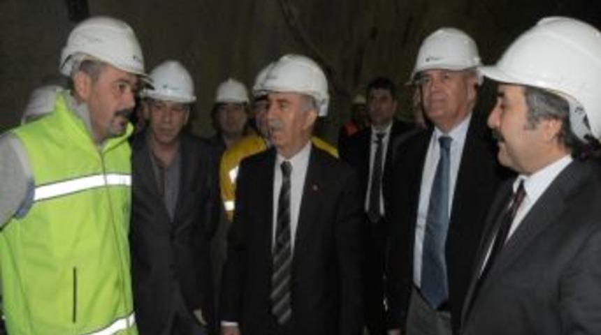 Gebze-orhangazi-izmir Otoyolunda Hummalı &Ccedil;alışma