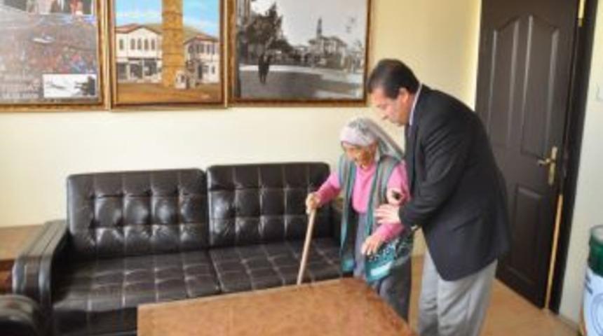 92 Yaşında, Herkese &Ouml;rnek Olacak Bir Hayat Yaşıyor