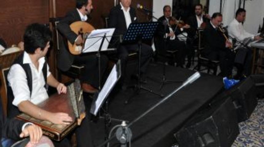 Ke&ccedil;i&ouml;ren Bezm-i Safa Fasılları'nın Konuğu Ahmet &Ouml;zhan Oldu