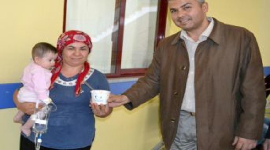 Kahramanmaraş'ta Doktorlar Hastalara Aşure Dağıttı