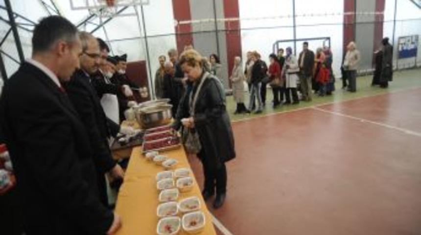 &Ouml;zel G&ouml;kkuşağı Koleji &Ouml;ğrenci Ve Velilere Aşure Dağıttı