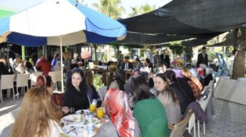 Başkan Tuna, Spor Yapan Kadınlarla Kahvaltıda Buluştu