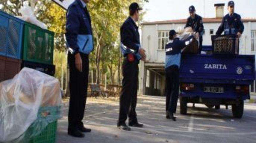 Denizli’de Bakkal Önlerindeki 40 Kasa Ekmeğe El Koyuldu