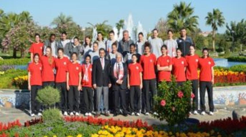 Aldırmaz Adana Botaşlı Kızlarla