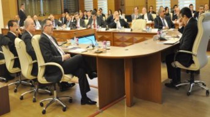 Kamu Personeli Danışma Kurulu Toplantısında Oturma D&uuml;zeni Tepki &Ccedil;ekti