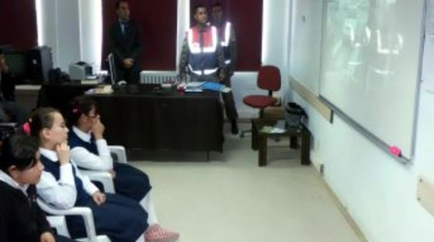 Jandarmadan Köydeki Çocuklara Trafik Eğitimi